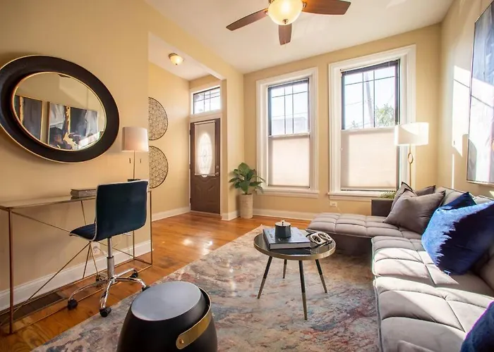 Getaway In The Heart Of Pilsen Chicago